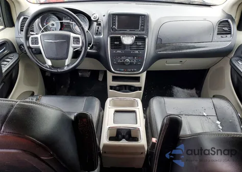 2015 Chrysler Town & Country Touring z USA, uszkodzony, nr VIN 2C4RC1BG1FR588830